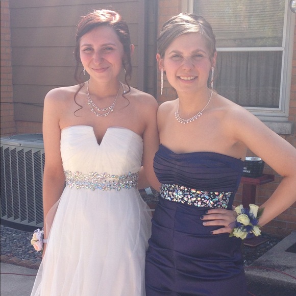 Beautiful navy mermaid dress. - Picture 4 of 5